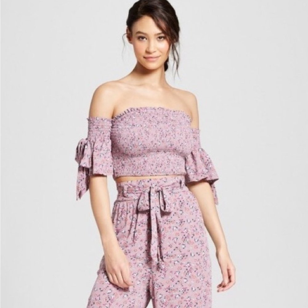 Xhilaration Floral Off-the-Shoulder Smocked Crop Top szS